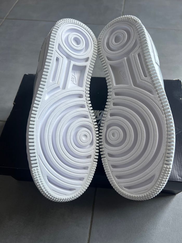 Baskets Nike Air force one taille 37,5 - photo numéro 5
