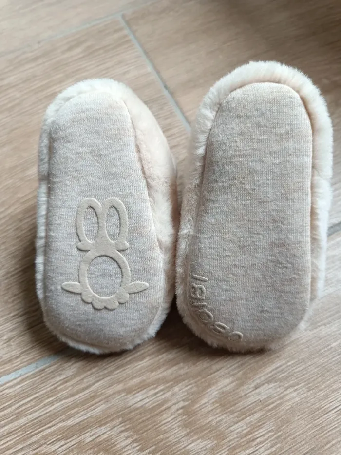 Chaussons 1/6 mois - photo numéro 2