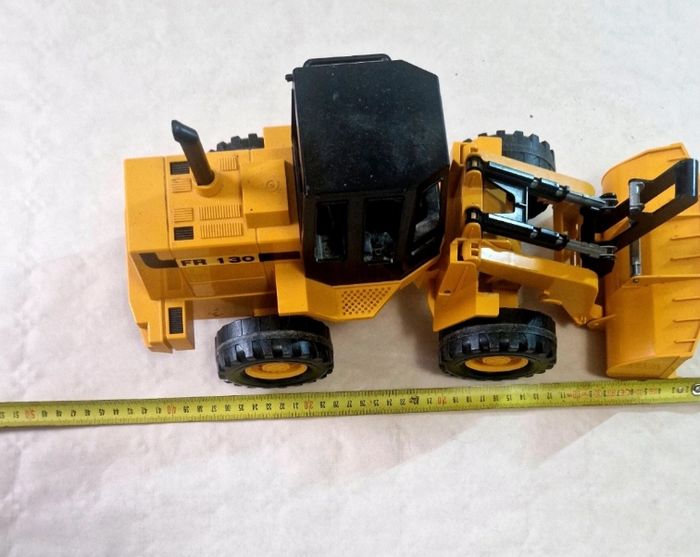 Chargeur sur pneus Bruder Fiat-Hitachi FR 130 Engin de chantier - photo numéro 8