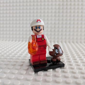 Figurine Mario (tenue de feu) avec Goomba , style lego
