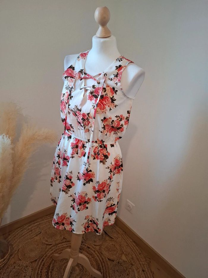 Robe blanche Fleurie fluide Colloseum taille S 36