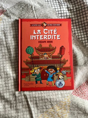 Livre jeunesse La cité interdite - Escape Book - Très bon état