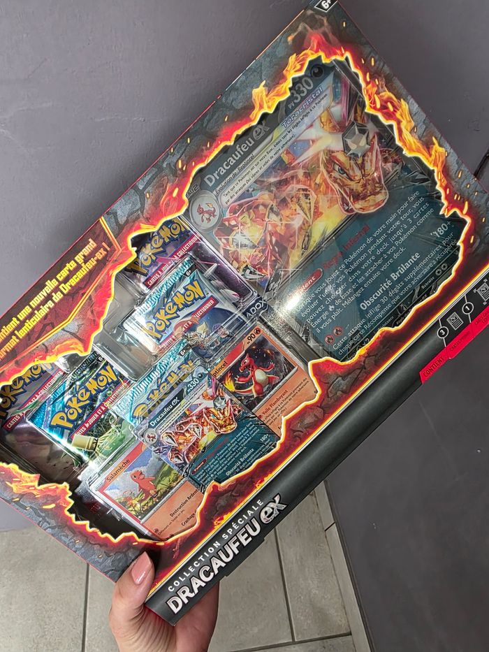 Coffret pokemon collection spéciale dracaufeu ex