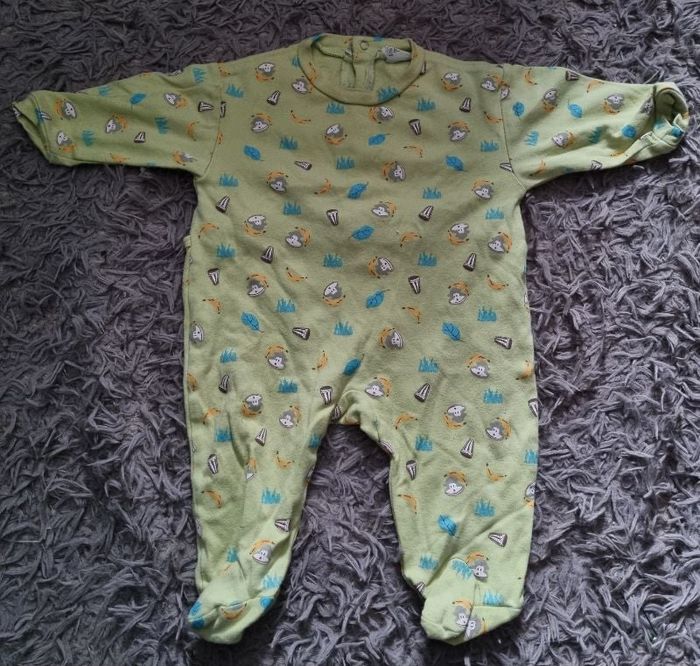 Grenouillère verte à motifs singes