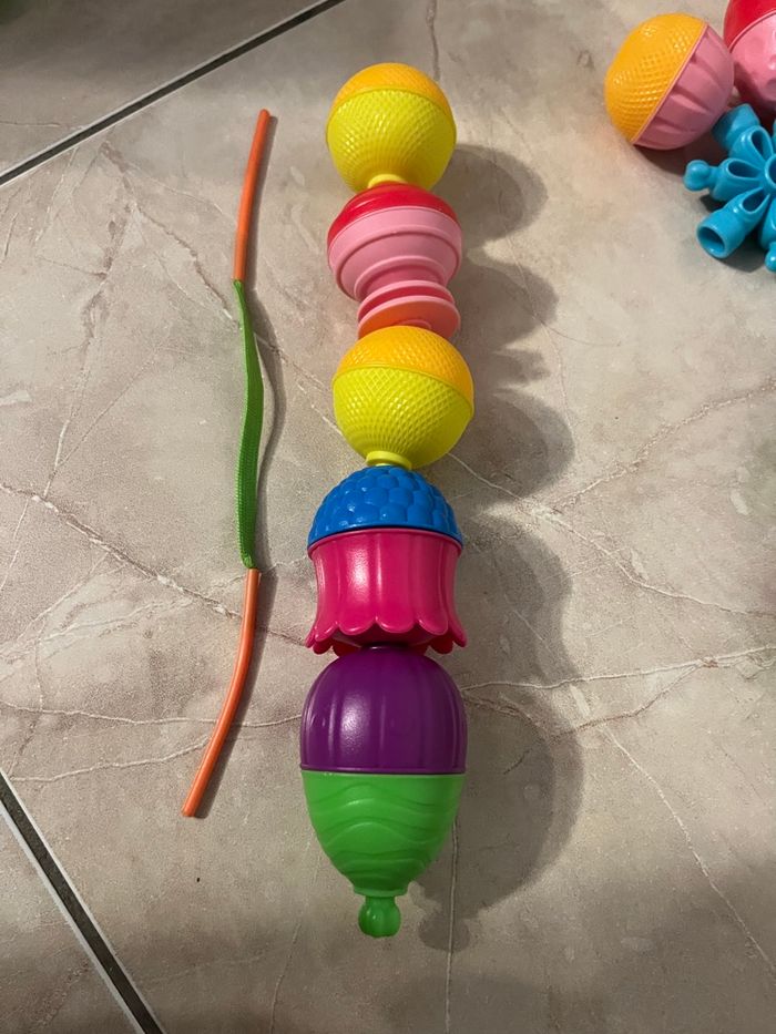 Jeu de construction sensoriel B.Toys – fleurs et formes à assembler - photo numéro 2