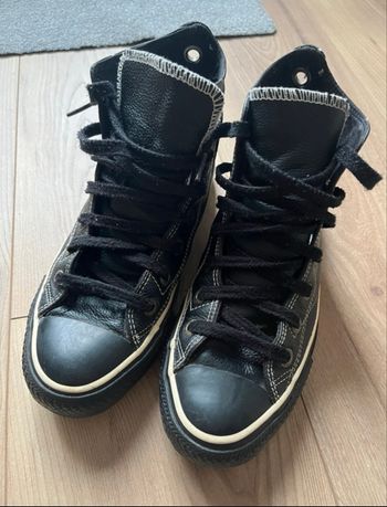 Converses en cuir noir 