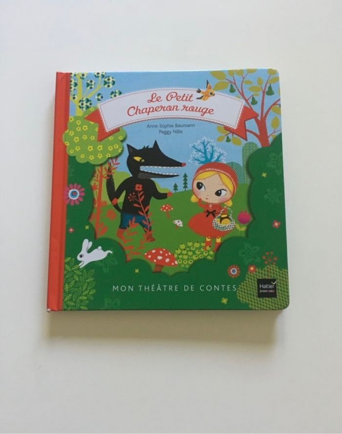 Livre TRÈS BON ÉTAT Le petit chaperon rouge avec pages mobiles, en relief