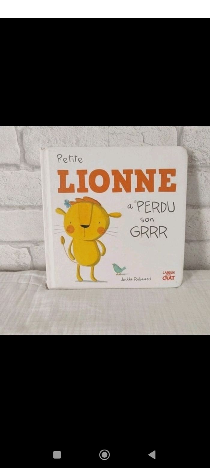Petite lionne a perdu son grrr