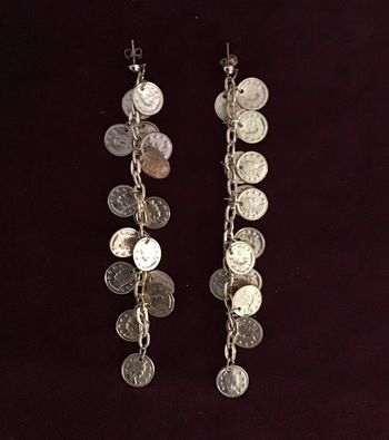 Très jolies boucles d’oreilles vintage. Années 80