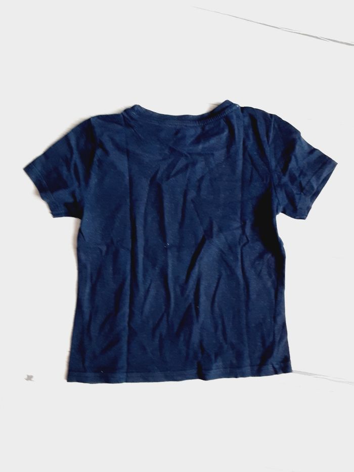 Vêtement garçon tee-shirt manches courtes requins Kiabi 4 ans - photo numéro 3