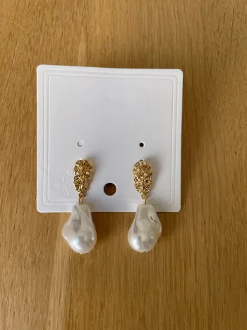 Boucles d'oreilles neuves Shein