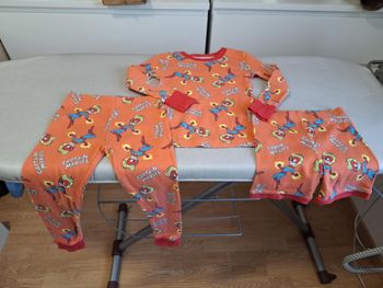 Joli ensemble pyjama mixte Marvel Spotted Zebra 4 ans très bon état