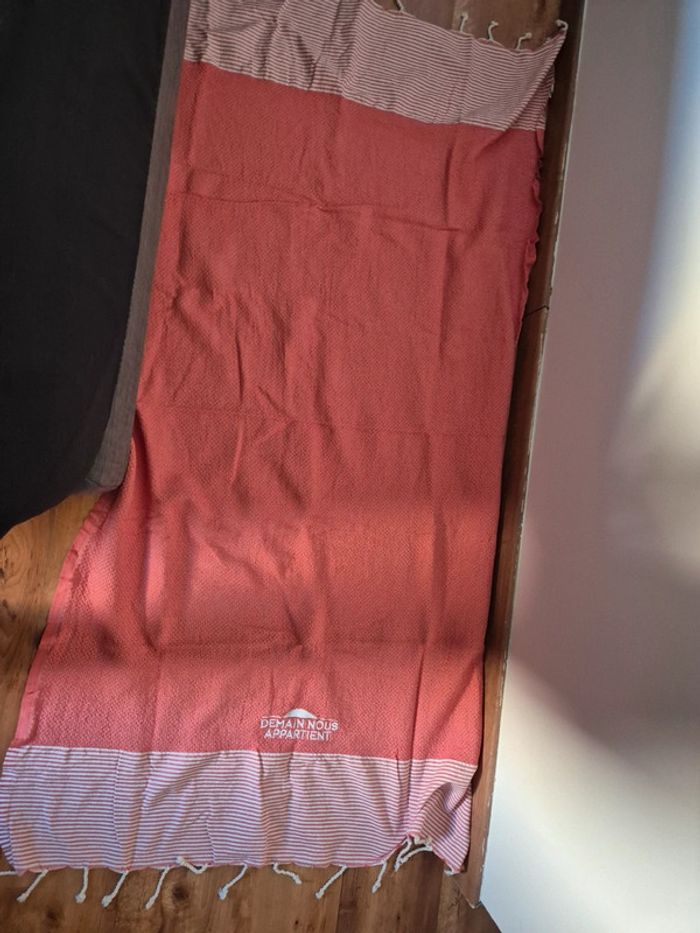 Fouta neuve juste lavée Demain nous appartient