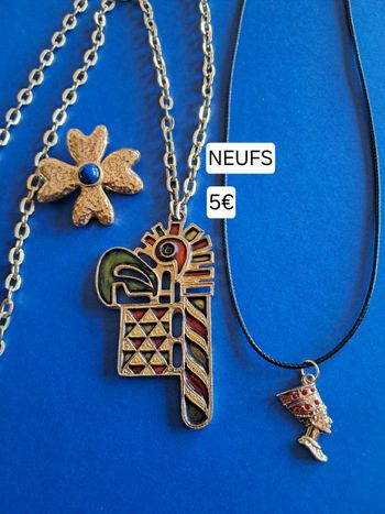 Colliers et broche fantaisie NEUFS pour femme