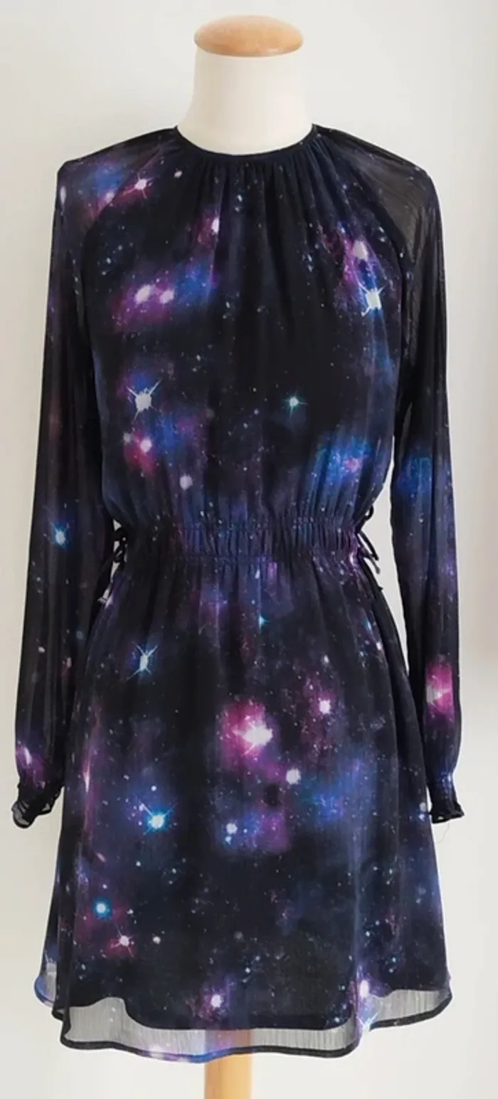 Jolie robe à manches longues en voile noire thème espace doublée H&M taille 15 ans - photo numéro 2