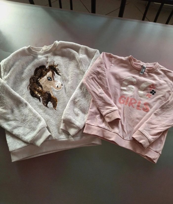 Deux Très Jolies pull fille de taille 6-8ans
