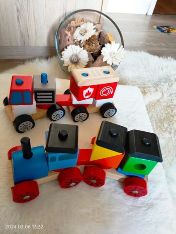 Lot de 2 trains en bois