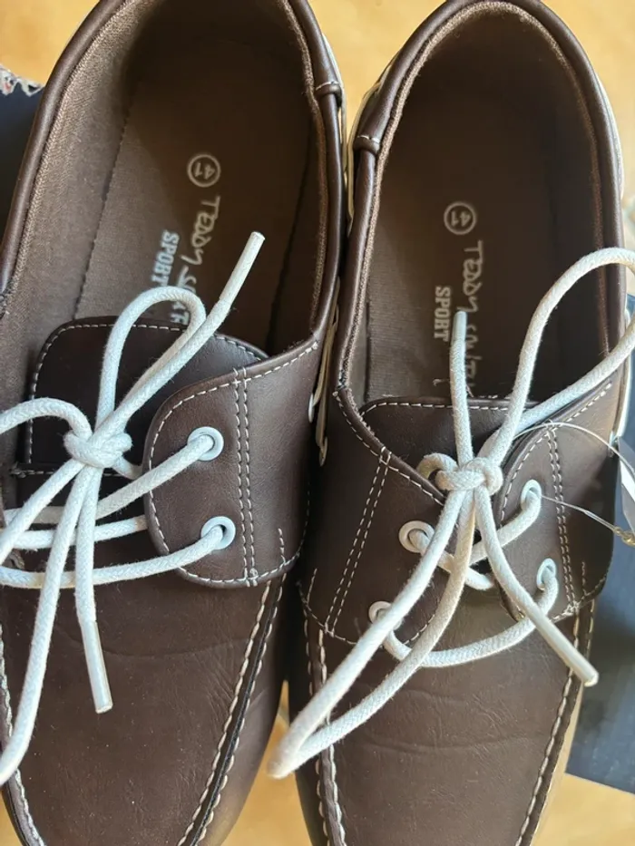 Jolie paire de chaussures bateau Teddy Smith T. 41 neuves - photo numéro 9