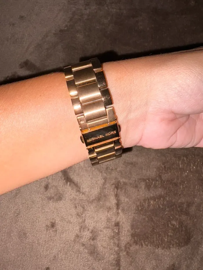 Montre Michael Kors. Rose doré en bon état - photo numéro 6