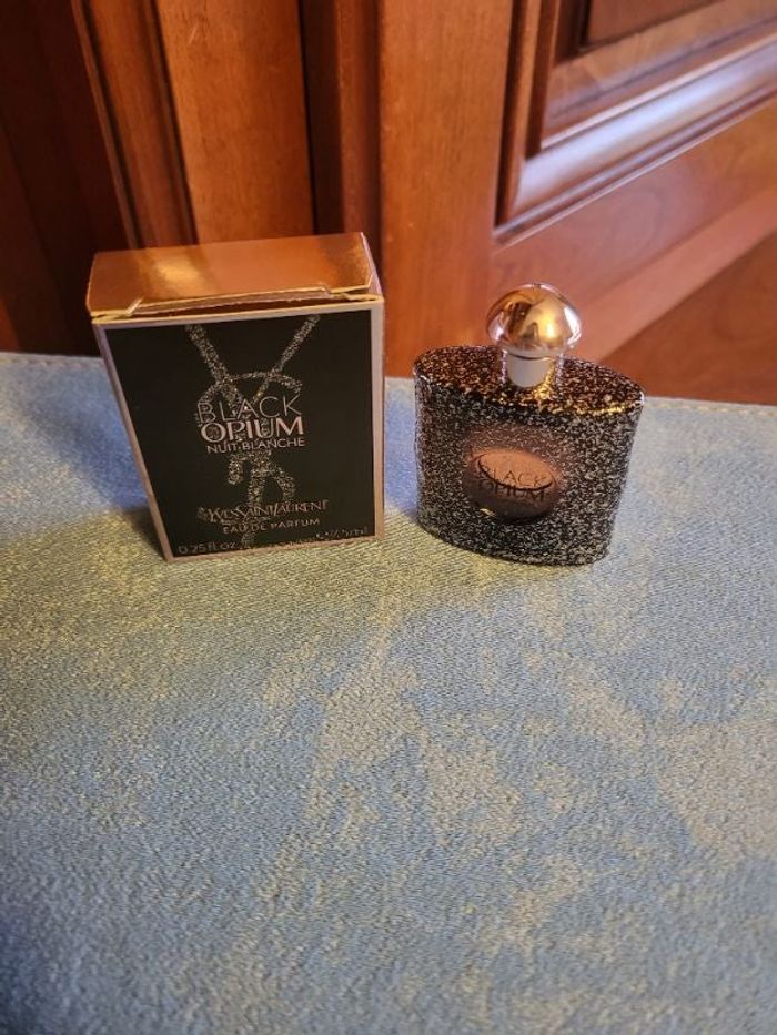 Miniature eau de parfum Black opium Yves Saint Laurent  7.5 ml neuf en boite