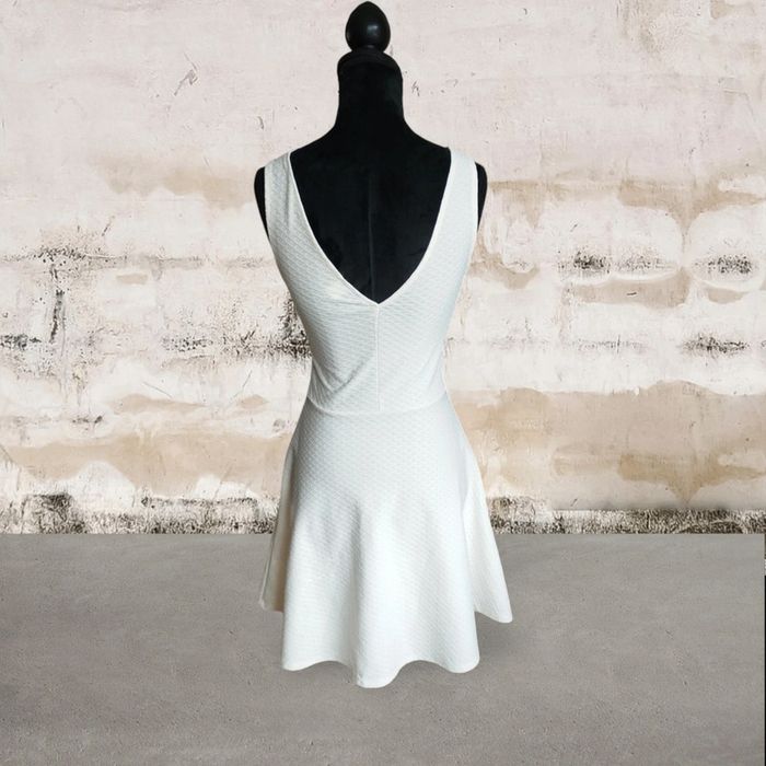 Jolie robe femme T 36 H&M - photo numéro 2