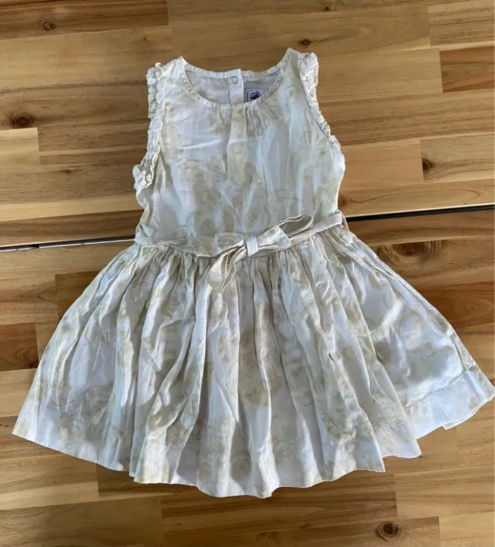 Très belle robe petit bateau crème fleur beige