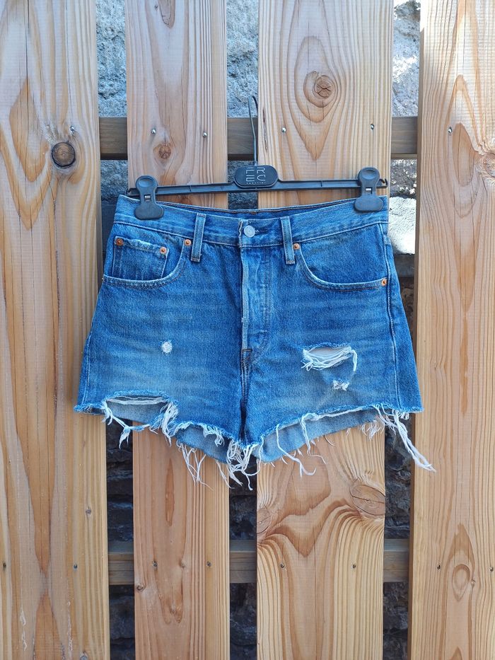 Joli short en jean taille haute déchiré 501 Levi's - photo numéro 2