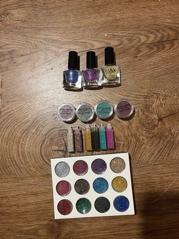 Lot de produits pour nail art
