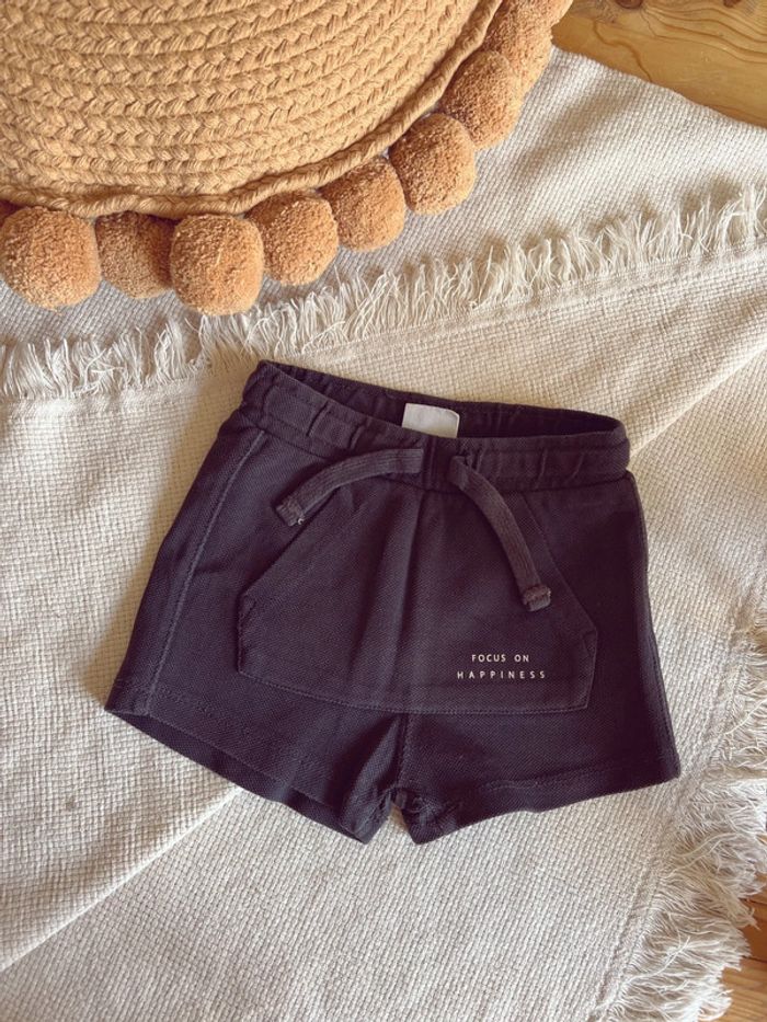 Short Zara avec poche gauffré noir/gris 80