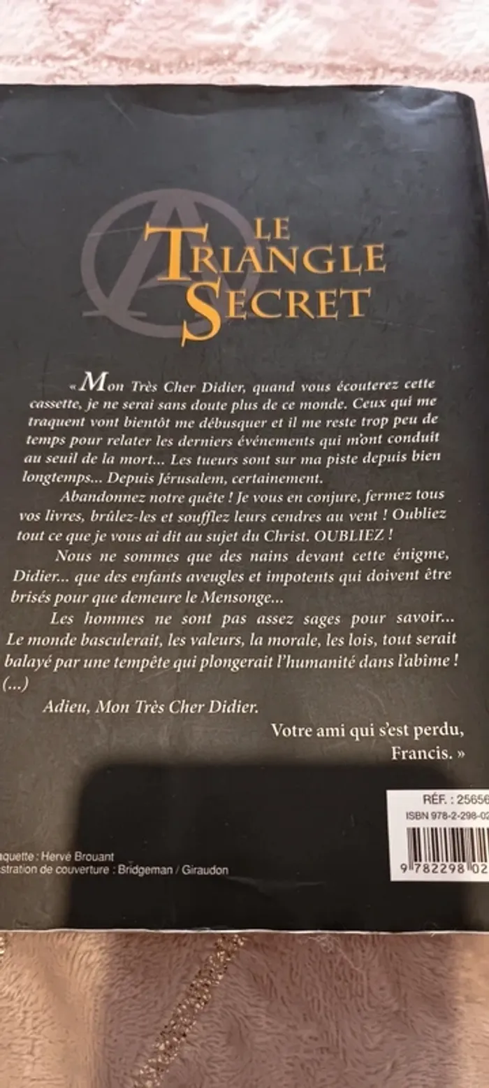Livre le triangle secret - photo numéro 2