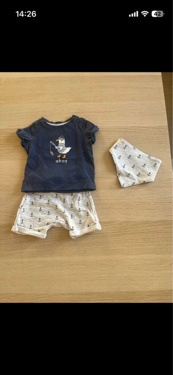 Ensemble short et t-shirt taille 56 cm