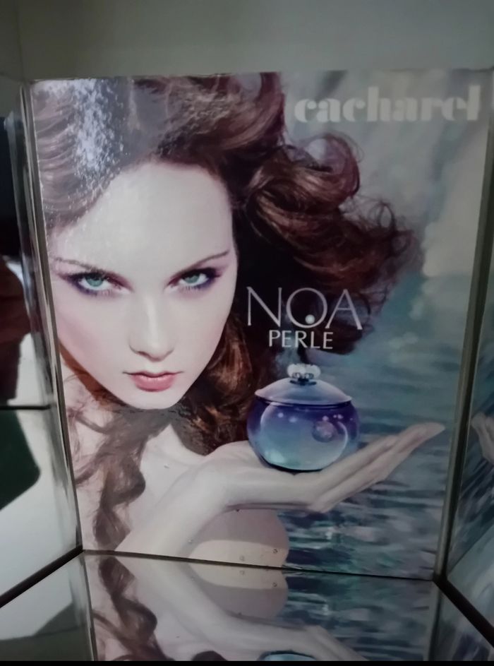 Parfum Cacharel avec Présentoir - photo numéro 2