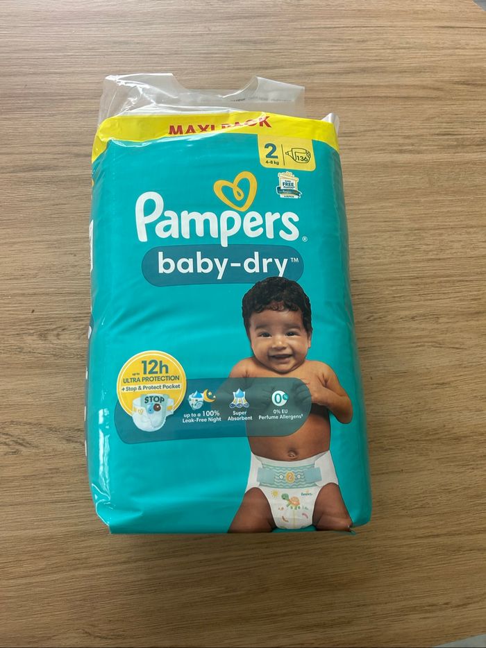Couches Pampers babydry T2 136 couches