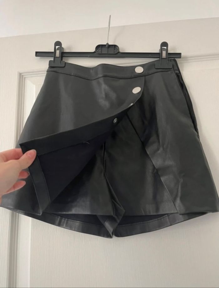 jupe short en cuir - photo numéro 2