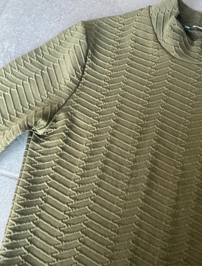 Crop top/ Haut à manches longues texturé vert kaki - photo numéro 3