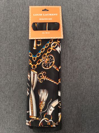 écharpes "Louis Laurent"  dimensions 90 x 180 cm.