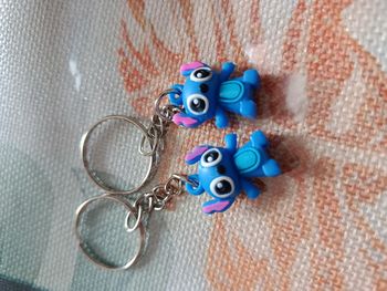 BAISSE ! A saisir , jamais utilisés , lot de 2 porte-clé " Stitch" ( bien lire merci)