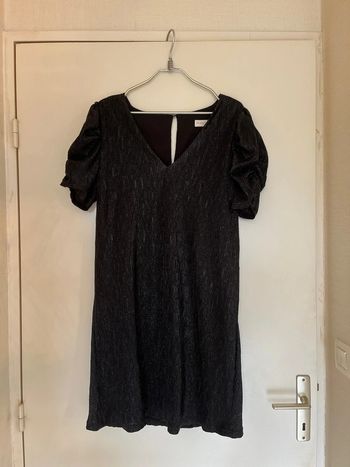 Robe noire brillante