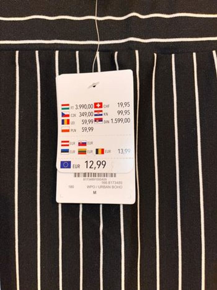 Jupe noire et blanche - Page One - photo numéro 3