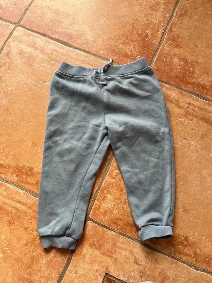 Lot 4 joggings Primark 2/3ans - photo numéro 13
