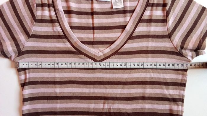 T-shirt col V taille 38/40 - photo numéro 6