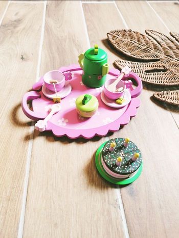 🫖Jeu d'imitation - Dinette en bois  l'heure du thé avec gâteaux sur plateau - marque Djeco