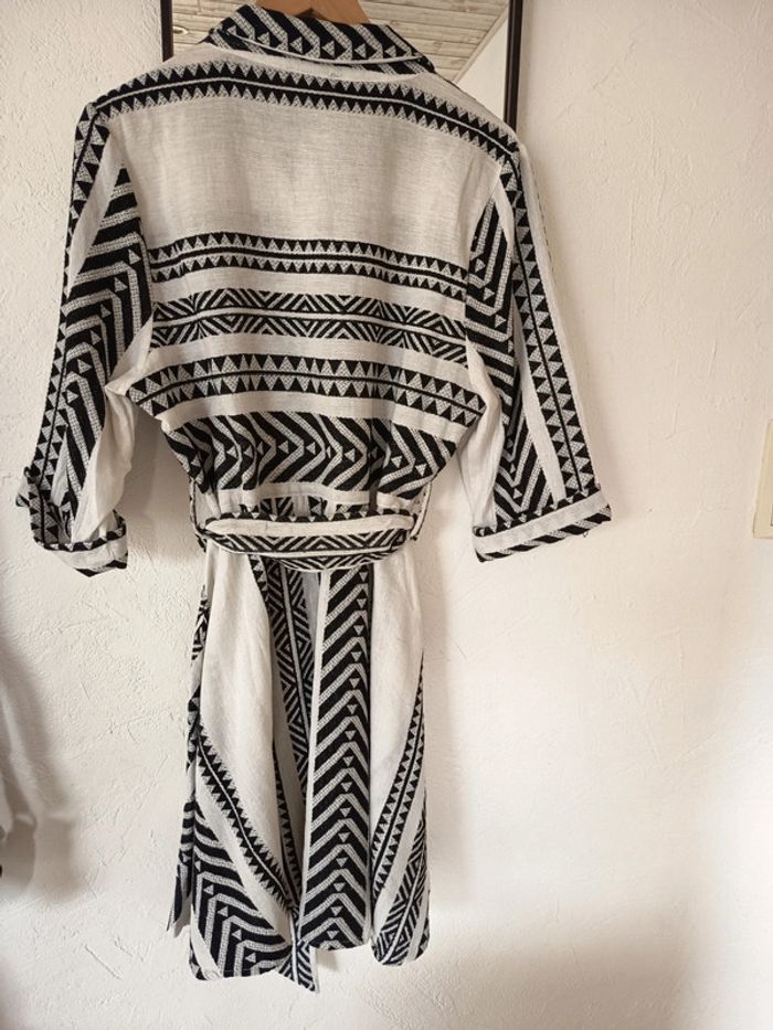 Robe chemise midi ceinturée blanche et noire - photo numéro 3