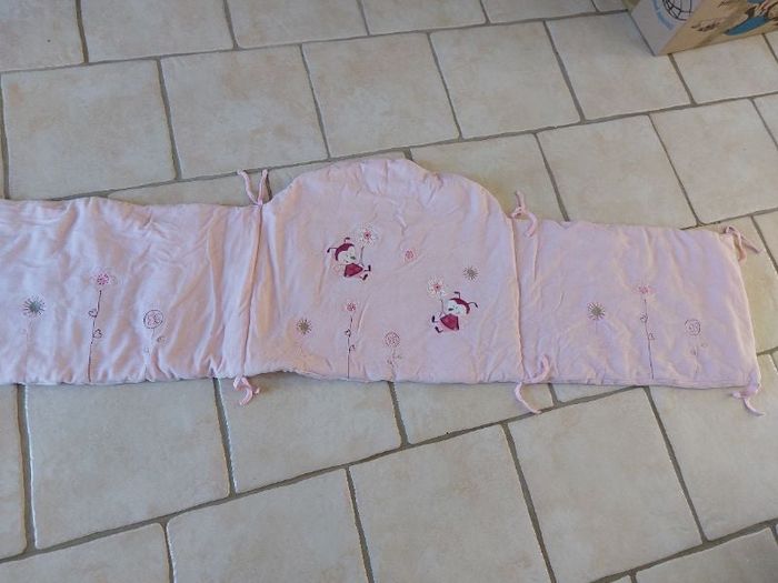Tour de lit bébé fille
