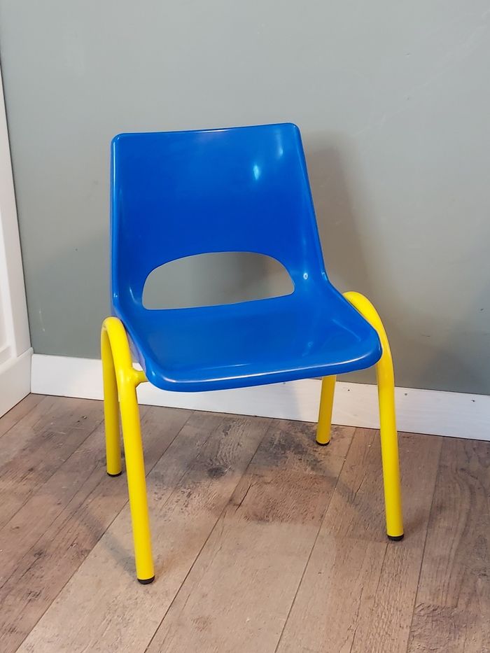 Chaise enfant école maternelle vintage