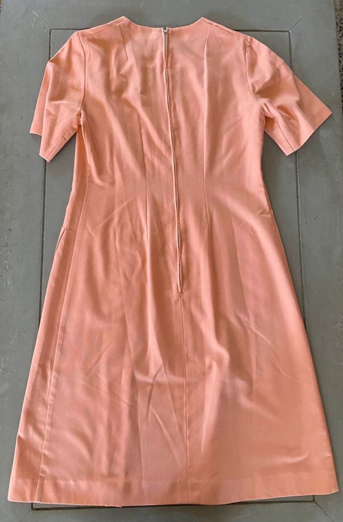 Robe vintage Bragard de service abricot avec broderies taille 40 / 42 - photo numéro 16