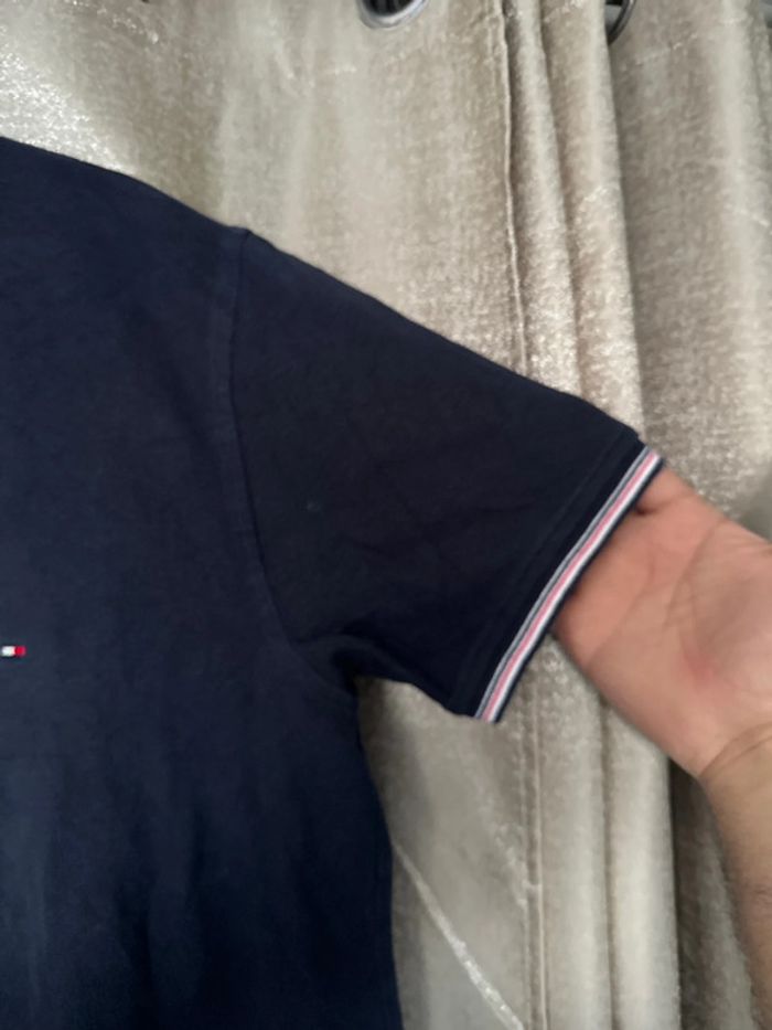 T-shirt épais Tommy Hilfiger à col V – Taille L – Très bon état - photo numéro 6