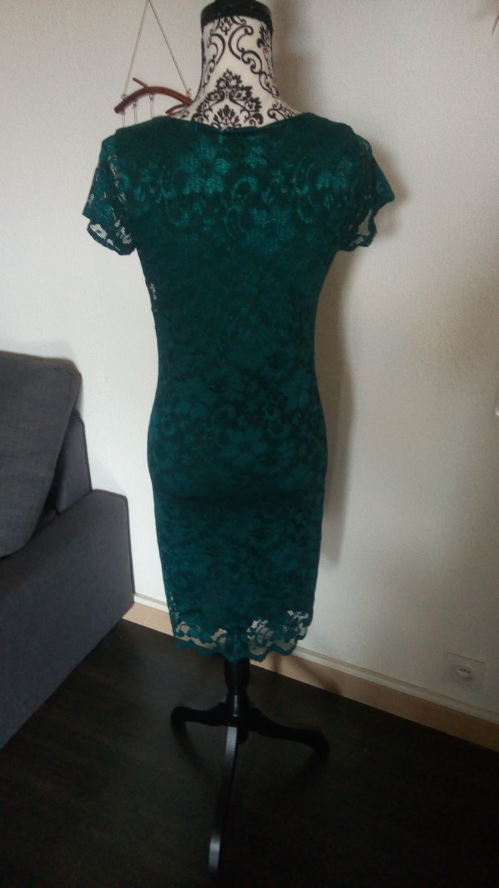 Robe verte dentelle - photo numéro 2
