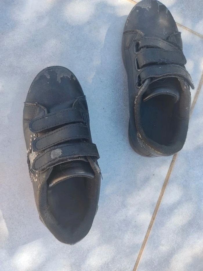 Baskets noires taille 30 - photo numéro 2