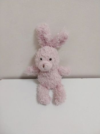 Petit doudou lapin rose